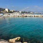 Gorgeous 2 Bedrooms Apartament *